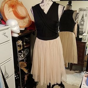 Anthron HD In Paris Black and Cream Sleeveless Dress